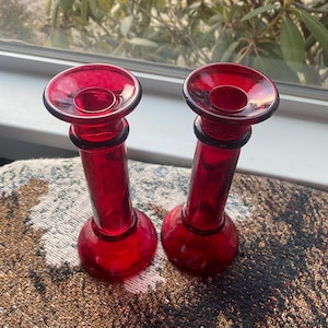 インディアナグラス社製、ルビーレッドのヴィンテージキャンドルホルダー2個セット