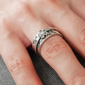 Silver Daisy Ring - Wide Flower Ring, Boho Flower Ring, Women&#39;s Chunky Silver Ring, Floral Jewelry, Nature Ring, Silver Flower Band