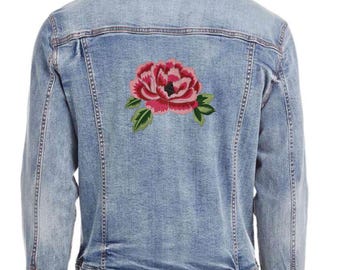 Veste en jean brodée pivoine rose