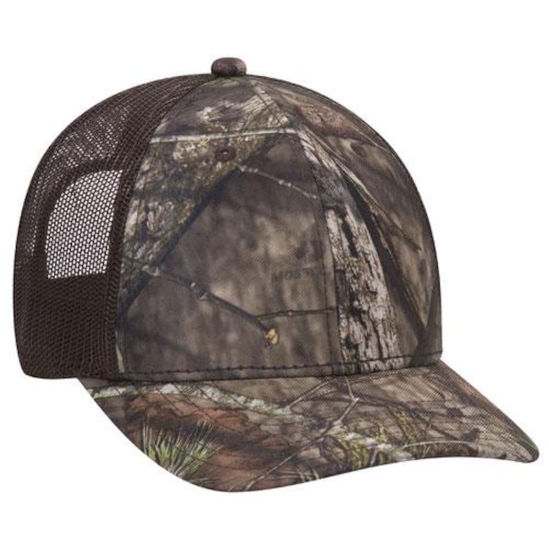 Op de afbeelding: Een bruine baseballcap met camouflageprint en een mesh achterkant. De cap heeft een bruine klep en een camouflageprint op de voorkant en de kroon.