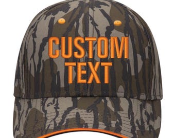Anpassade broderade textkepsar - Mossy-Oak-Camo-Bottomland-Enfärgad baksida - Kardborreband - Strukturerad