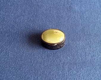 Vintage italian three tone  oval shape golden / rose and rust tone metal pill box