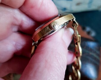 Nivada Watch | Nivada Ladies Watch, Vintage 1970s, Gold  display picture 2