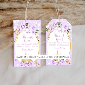 Op de afbeelding: Paarse en gouden bedankkaartjes met een bloemenontwerp en een kasteelillustratie. De tekst luidt "Bedankt! Voor het vieren met mij en het maken van mijn verjaardag magisch! Liefs, Olivia."