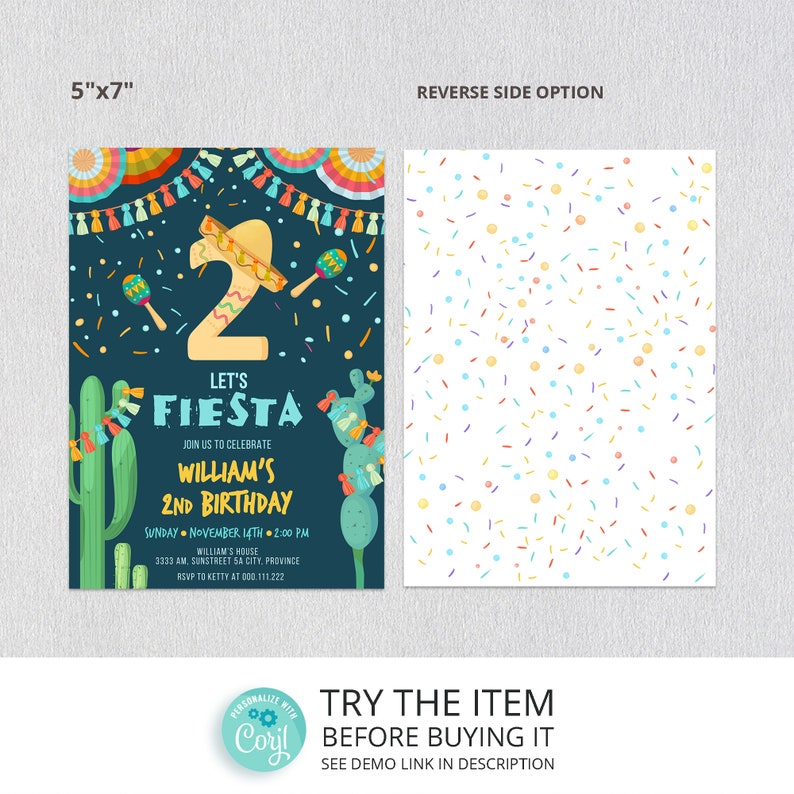K&ouml;nnte beinhalten: Eine druckbare Einladung zu einer zweiten Geburtstagsfeier mit Fiesta-Thema, die 12,7 cm x 17,8 cm misst. Die Einladung zeigt einen blauen Hintergrund mit einer gro&szlig;en Zahl 2, einem Sombrero, Maracas und Kakteen. Der Text auf der Einladung lautet "Let's Fiesta" und "William's 2nd Birthday".