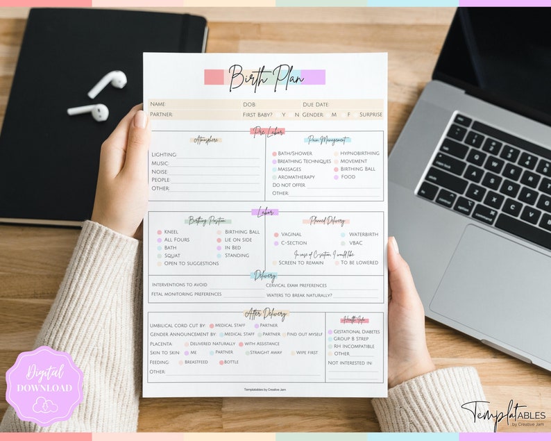 Op de afbeelding: Een afdrukbare checklist voor een geboorteplan met secties voor de bevalling, de bevalling en de periode na de bevalling. De checklist bevat opties voor pijnmanagement, bevallingsposities en voorkeuren voor medische interventies.