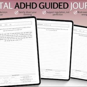 Puede incluir: Se muestran tres diarios digitales guiados para el TDAH, cada uno con páginas rayadas y avisos. La parte superior de la imagen dice "DIGITAL ADHD GUIDED JOURNAL". Los diarios no están fechados e incluyen 90 avisos. La imagen también incluye texto que dice "Reduce la fatiga de la decisión" y "Dirige suavemente tu pensamiento."