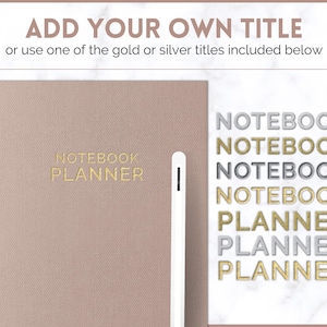 Op de afbeelding: Een roze notitieboek met de tekst "NOTEBOOK PLANNER" in gouden letters. Het notitieboek ligt op een wit marmeren oppervlak met de tekst "NOTEBOOK PLANNER" in gouden en zilveren letters.