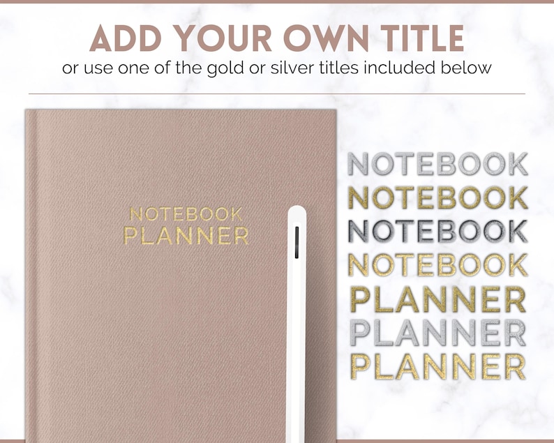 Op de afbeelding: Een roze notitieboek met de tekst "NOTEBOOK PLANNER" in gouden letters. Het notitieboek ligt op een wit marmeren oppervlak met de tekst "NOTEBOOK PLANNER" in gouden en zilveren letters.