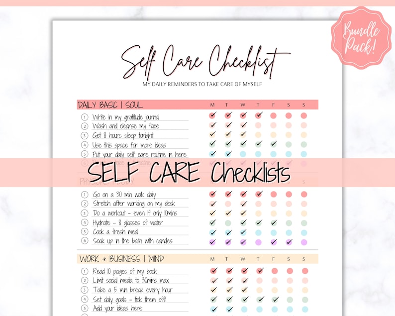 Op de afbeelding: Een printbare zelfzorgchecklist met een roze, perzikkleurige en blauwe kleurschema. De checklist bevat dagelijkse basis taken voor de ziel, zelfzorgchecklists en werk- en zakelijke taken voor de geest. De checklist is verdeeld in dagen van de week, met vinkjes voor elke taak.