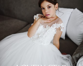 Mini bride dress Tulle flower girl dress Lace flower girl dress Junior bridesmaid dress Tutu girl dress Toddler dress Dress with train