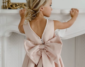 Robe avec perles, robe de mariée fille, robe de fille de fleur en satin, robe de fille de fleur rustique, robe formelle fille, robe de première communion, robe enfant en bas âge