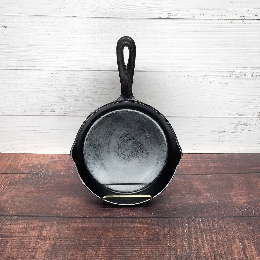Antique Chicago Hardware Foundry Cast Iron Skillet With No 3 in