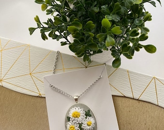 Chrysanthemum necklace,Embroidered necklace,Floral necklace,White Chrysanthemum