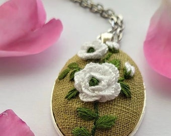 Rose necklace,white Roses,Embroidered necklace,Floral necklace