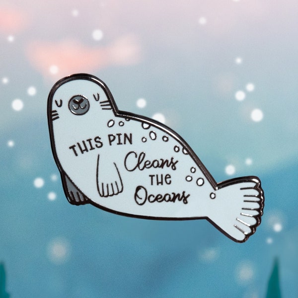 Deze pin reinigt de oceanen - Email Seal Pin - 10% van de verkoop gaat naar een goed doel - milieuvriendelijke duurzame geschenken - zee zwemmen behoud aarde