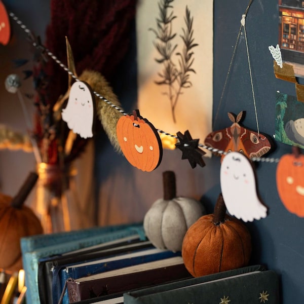 Make Your Own Halloween Garland - Pop Out Wooden Ghosts and Pumpkins - DIY Gift Ghost Pumpkin - Spooky Decor Halloween Party - Banner Cobweb