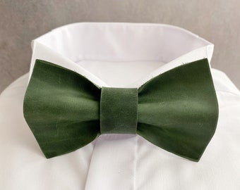 Emerald green bow tie Wedding leather bow ties for men Groomsmen gifts