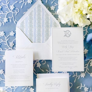 Beale klassieke en romantische huwelijksuitnodigingset met monogram