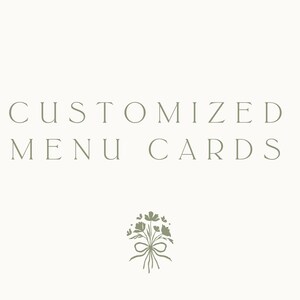 Op de afbeelding: Een eenvoudig ontwerp voor een menukaart met de tekst "CUSTOMIZED MENU CARDS" in lichtgrijze letters. Onder de tekst staat een klein bloemmotief.