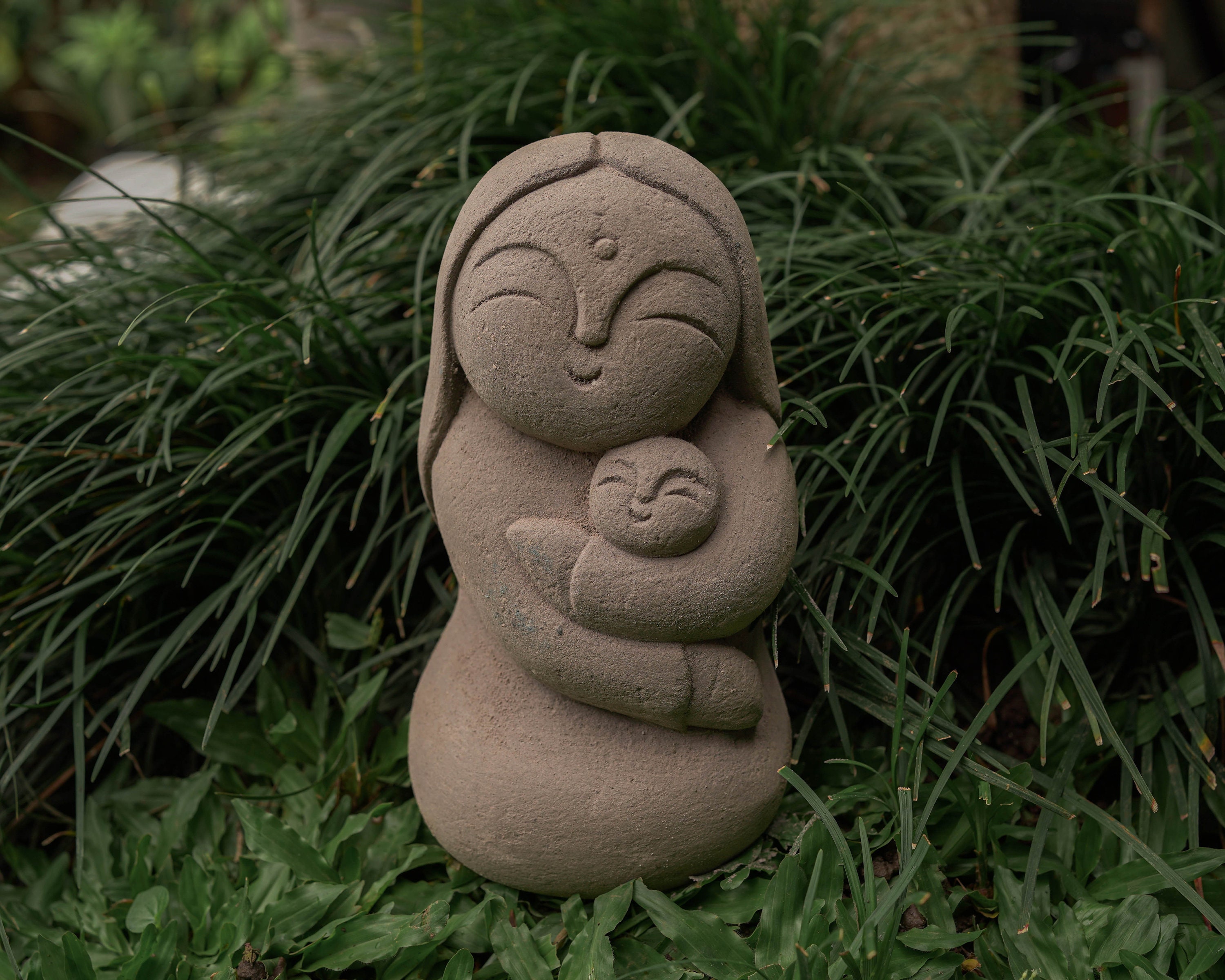 お地蔵様と赤ちゃんの彫刻 8.5インチ / 21 cm お地蔵様の置物 お地蔵様