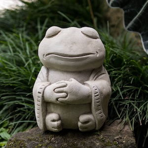 Meditating Frog 7.5 Inch / 19 cm ,Frog Stone Carving, Modern Home Decor, Garden Decor, Housewarming, Birthday Gift, Gift for He, light stone