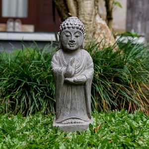 Stojący Budda 12 cali / 30 cm, Figurka betonowa, Dekoracja ogrodowa, Dekoracja zewnętrzna, Parapetówka, Prezent dla niej, Prezent dla niego, Nowy wystrój domu