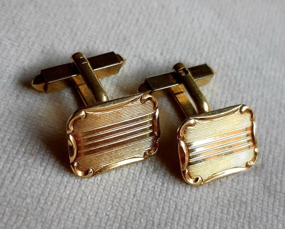Vintage Golden Mesh with Oval Brown Star Sapphire Like Cabochon Cufflinks.