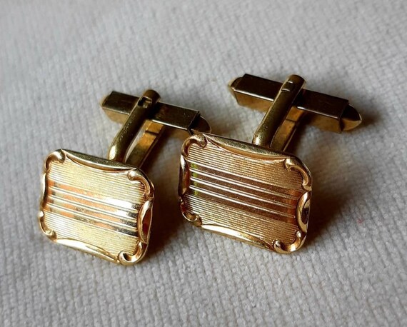 Vintage Golden Mesh with Oval Brown Star Sapphire Like Cabochon Cufflinks.