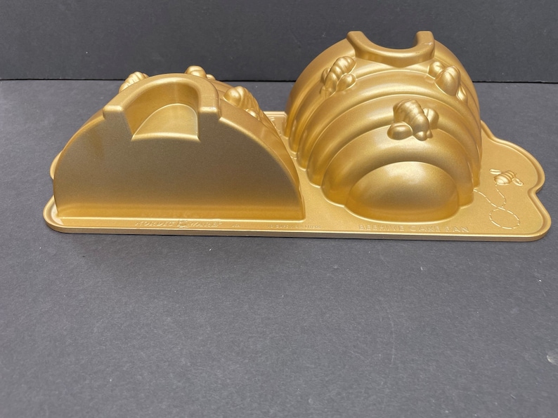 Nordic Ware Bee Hive Bundt Cake Pan - Thumbnail 4