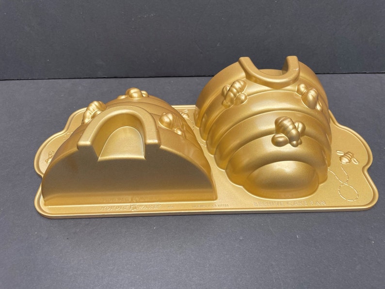 Nordic Ware Bee Hive Bundt Cake Pan - Thumbnail 5