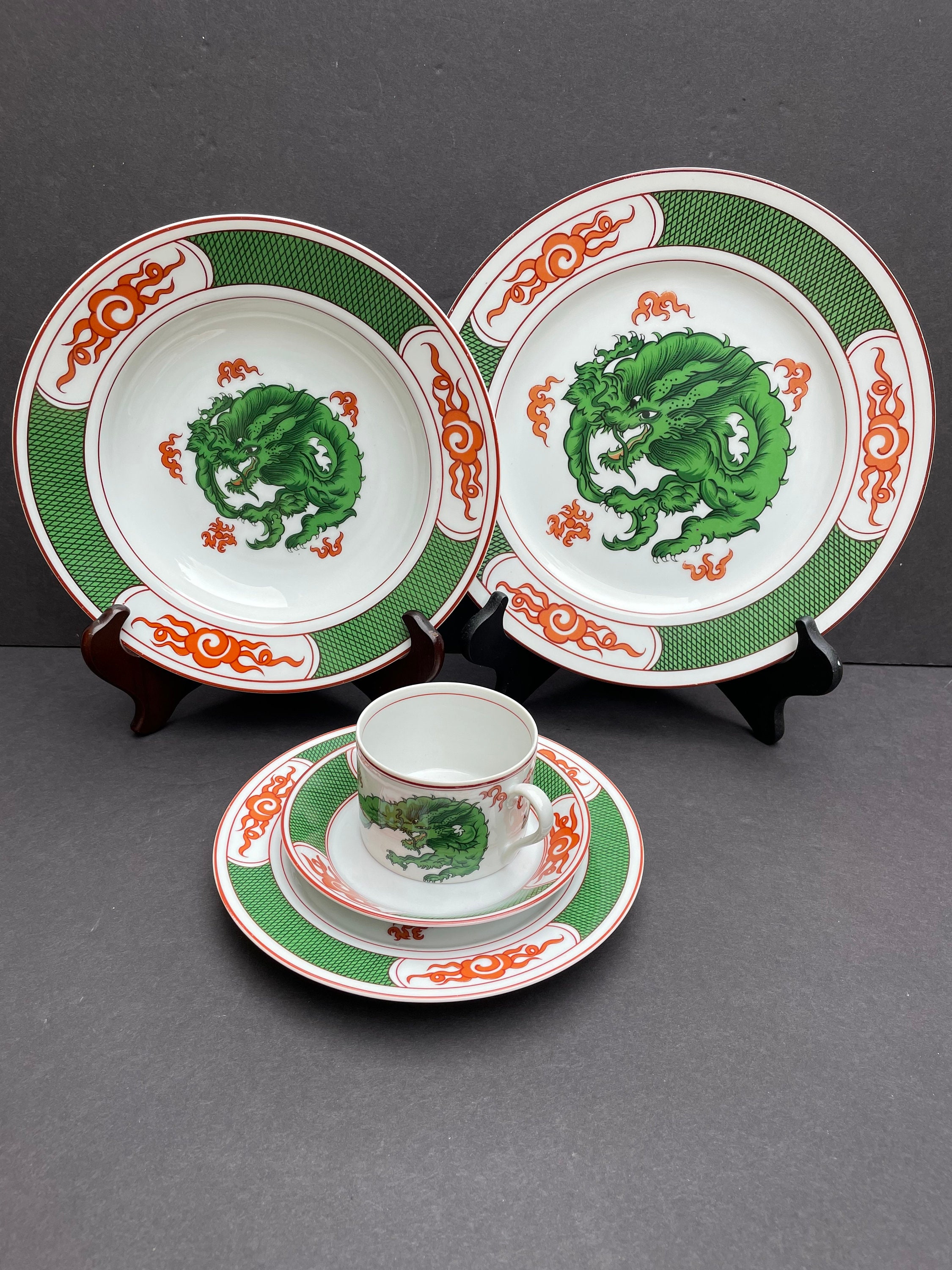Fitz and Floyd Green Dragon Crest 5 Piece Place Setting Dinnerware | Dinner  Plate | Salad Plate | Soup Bowl | Cup and saucer | Unique
