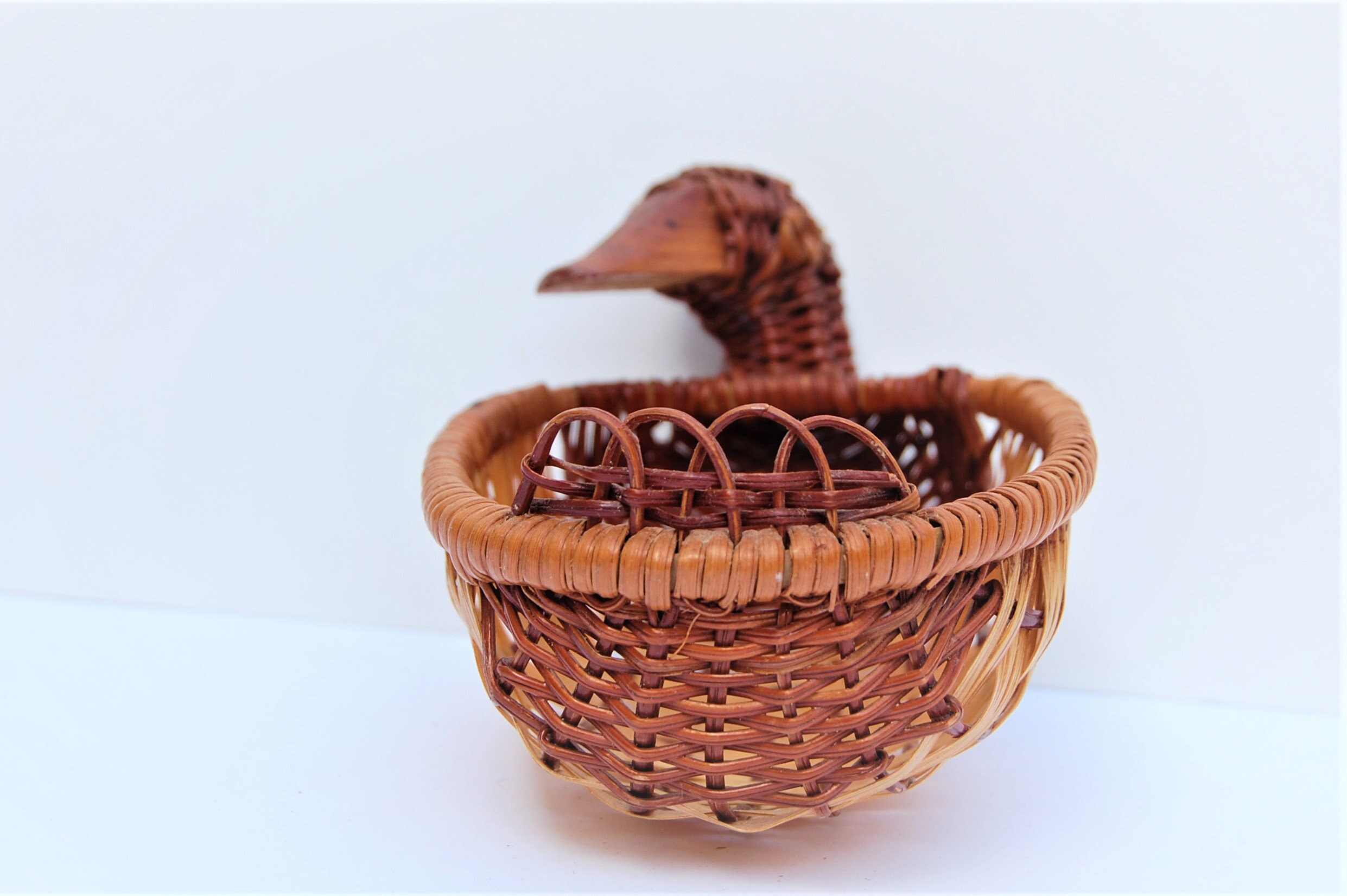 Petit Panier Vintage En Osier Et Rotin Tressé En Forme