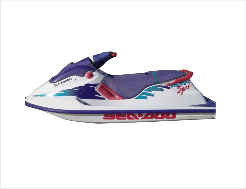 K&ouml;nnte beinhalten: Ein wei&szlig;es, blaues und rosa Sea-Doo Jet-Ski mit dem Text "Sea-Doo Spi" und "Bombardier" an der Seite.
