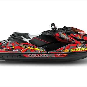 Puede incluir: Una moto acu&aacute;tica Sea-Doo Spark 260 roja, negra y gris con un dise&ntilde;o gr&aacute;fico personalizado. El dise&ntilde;o presenta un logotipo amarillo "RIVA RACING", un logotipo negro "SEA-DOO" y un n&uacute;mero amarillo "B402924".
