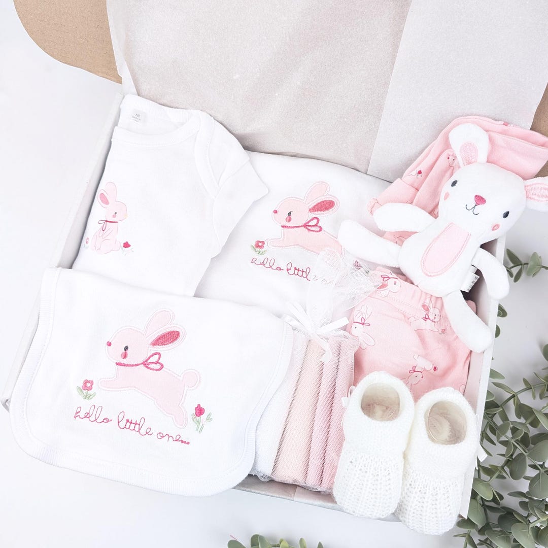 Pink Baby Girl 10 Piece Gift Set | Baby Hamper | Baby Girl Hamper ...