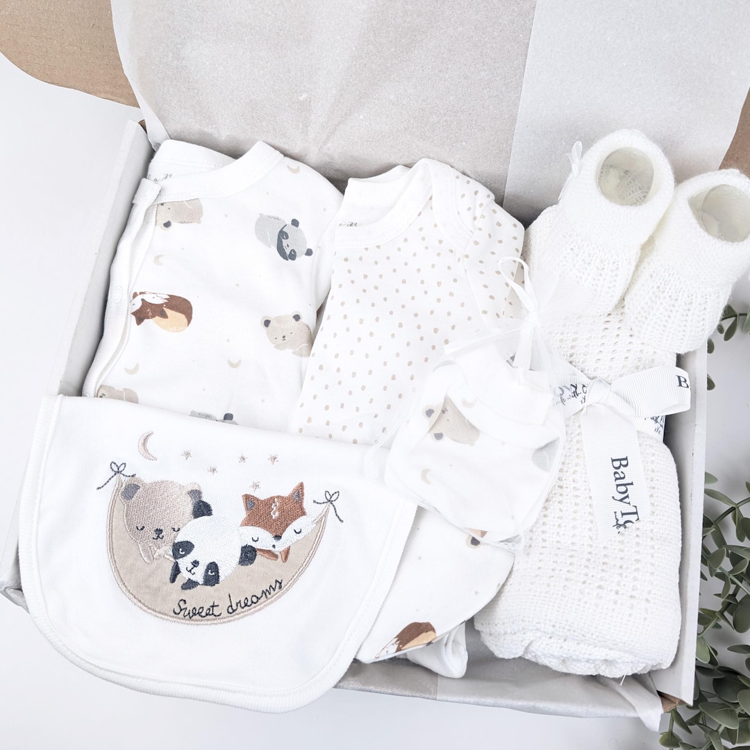 Newborn Baby Neutral Gift Set | Baby Hamper | Baby Boy Girl Hamper ...