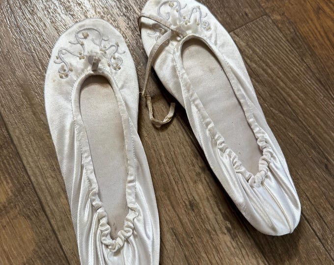 Vintage Size 8-9 Women’s Slippers, Lace Large Dyeables