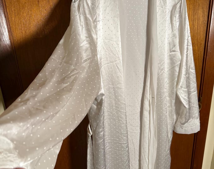 Vintage Linea Donatella Lace Size L-XL White Nightgown, Tie Waist
