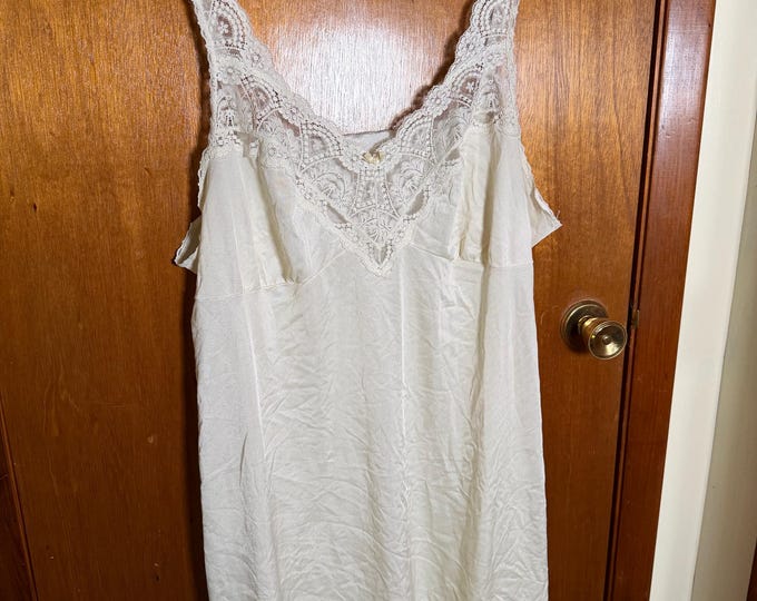 Vintage Vasarette Size 46 Women’s Lace Night Skirt, Sleepwear, Cream Color
