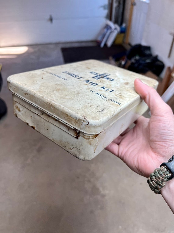 Vintage first aid kit box - image 2