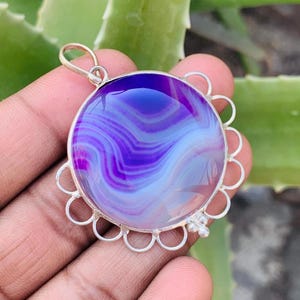 Eleganter Vintage Lila Gebänderter Achat Anhänger | Natürliche Achat Edelstein Halskette | Boho Anhänger | Handgemachte Lila Stein Schmuck Geschenk.