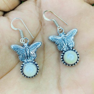 Natural Elegant Pearl Earrings and Pendant Set – Dainty Freshwater Pearl Jewelry – Bridal Jewelry Gift for Her – June Birthstone Earrings.