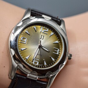 jj quartz watch