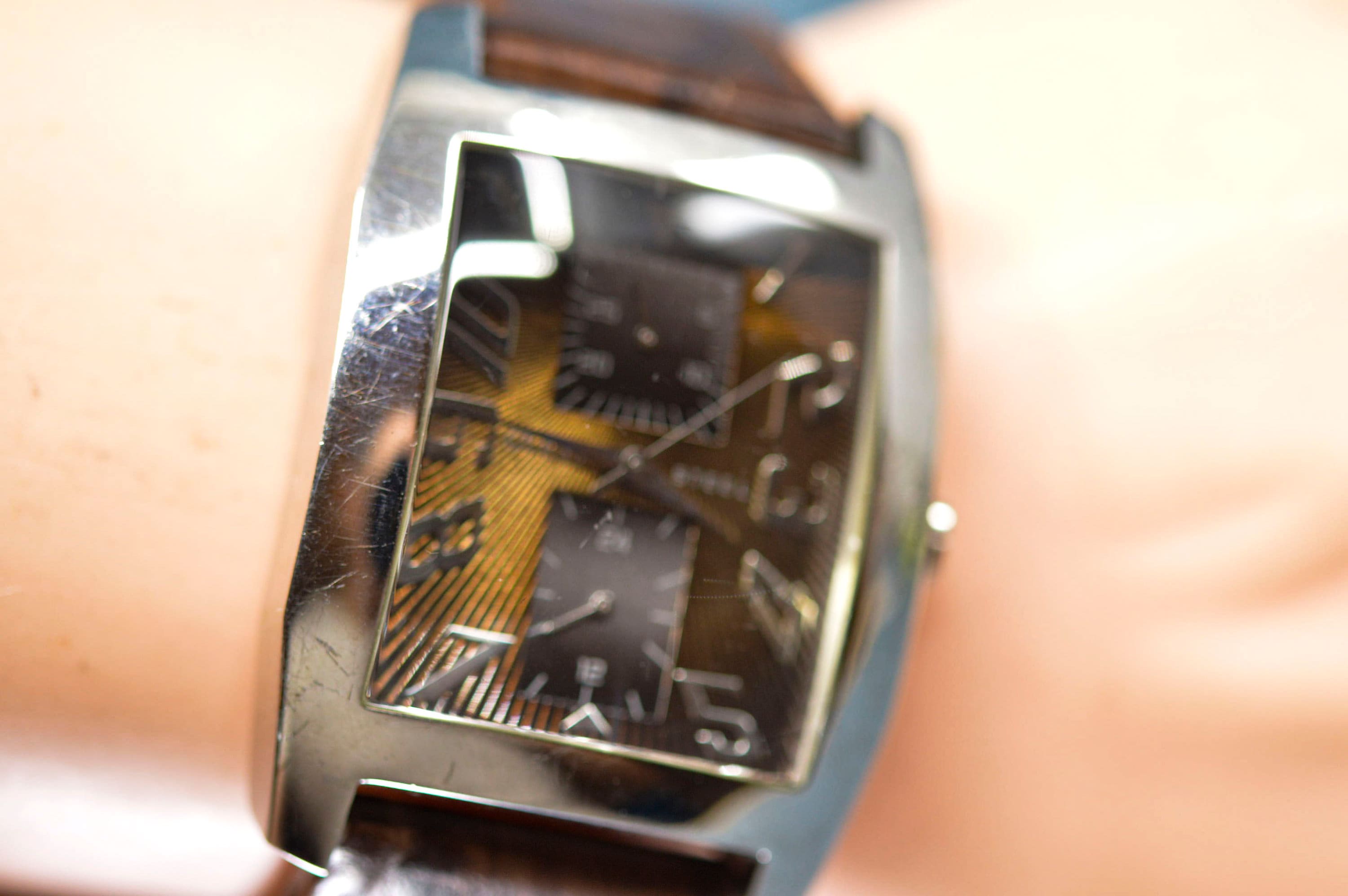 Guess g85746g online