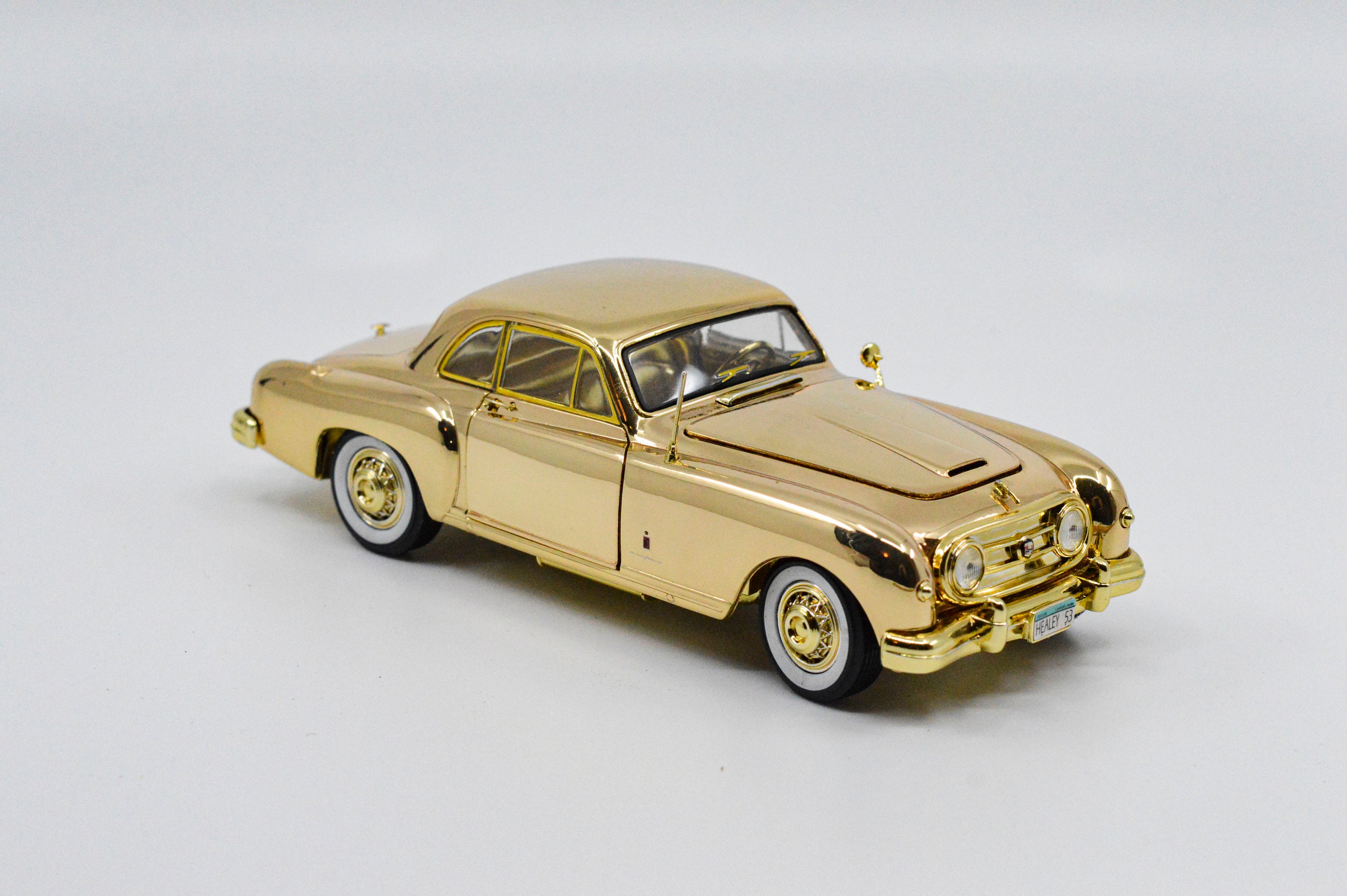 1953 Nash-Healey Le Mans Coupe in gold, model car, National Motor Museum Mint 1953 Nash-Healey Le Mans Coupe in gold, model car, National Motor Museum Mint