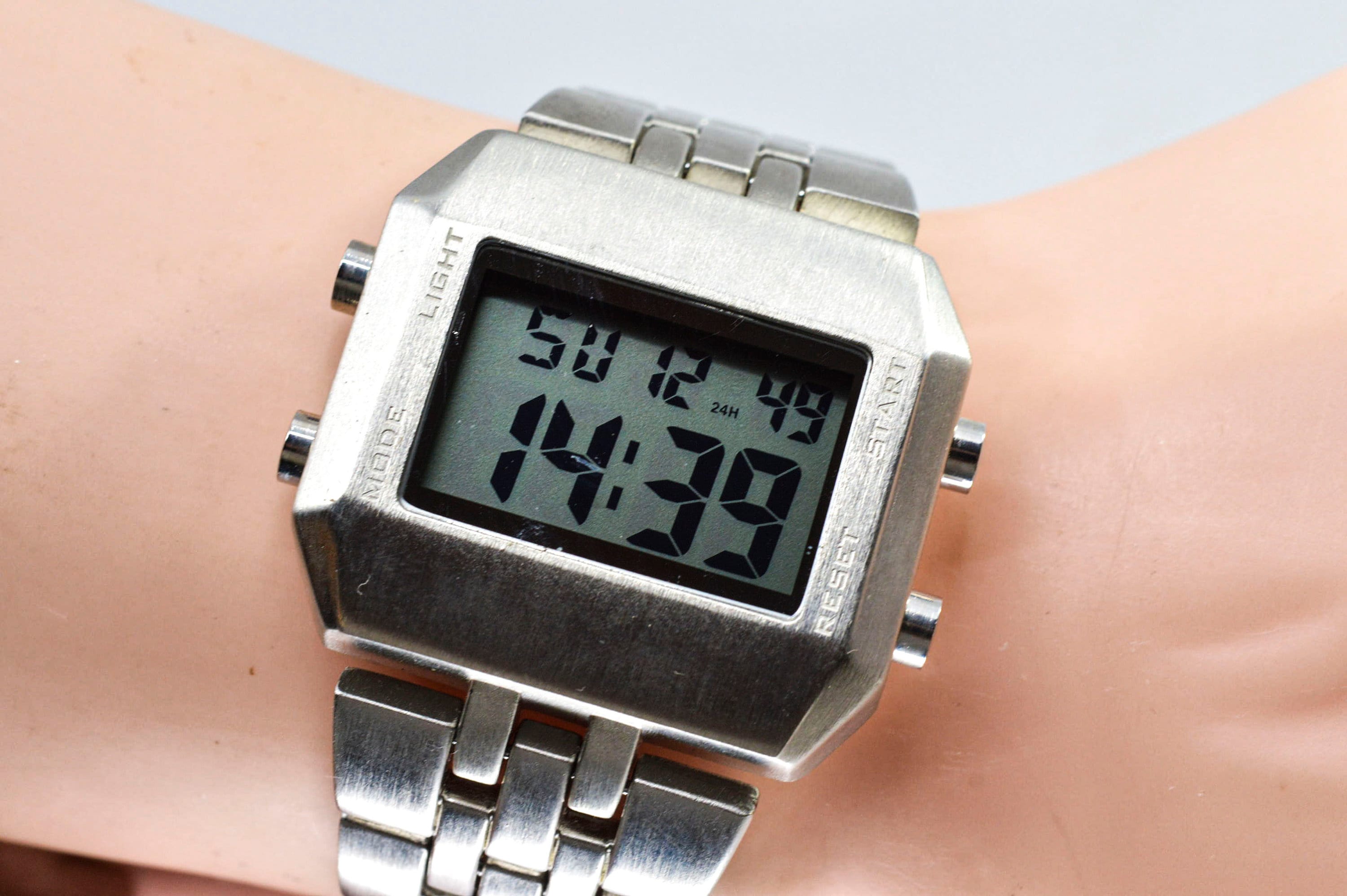 Mossimo watches store instructions