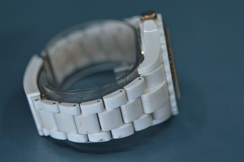 White and rose gold tone, plastic, quartz wrist watch image 6