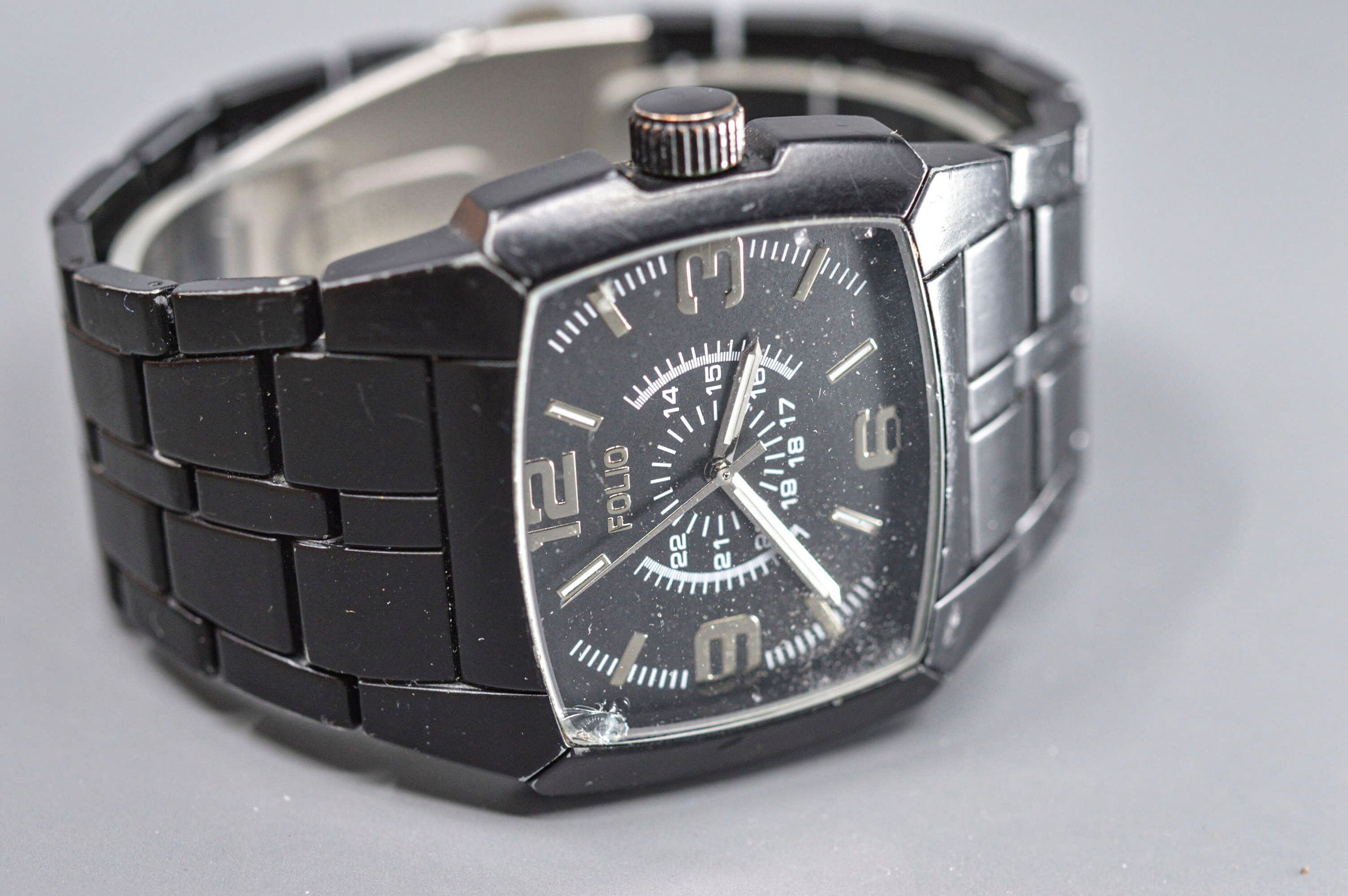 Folio watch black hotsell