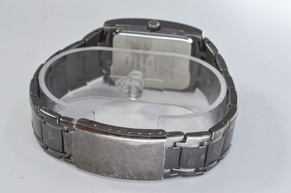 Dark metal tone mans fashion wrist watch - image 4